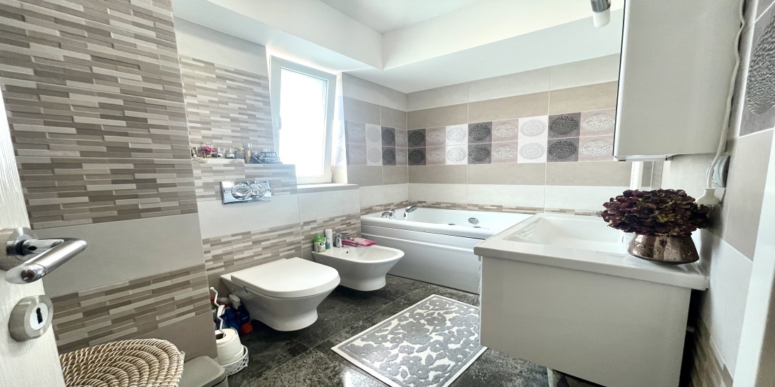 Apartament de vanzare, apartament de lux, Fiald, Bacovia, apartament mobilat