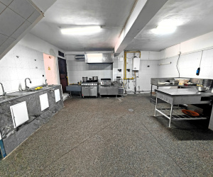 Gara, 8 Camere Camere,Spatii comerciale,Vanzare,2160