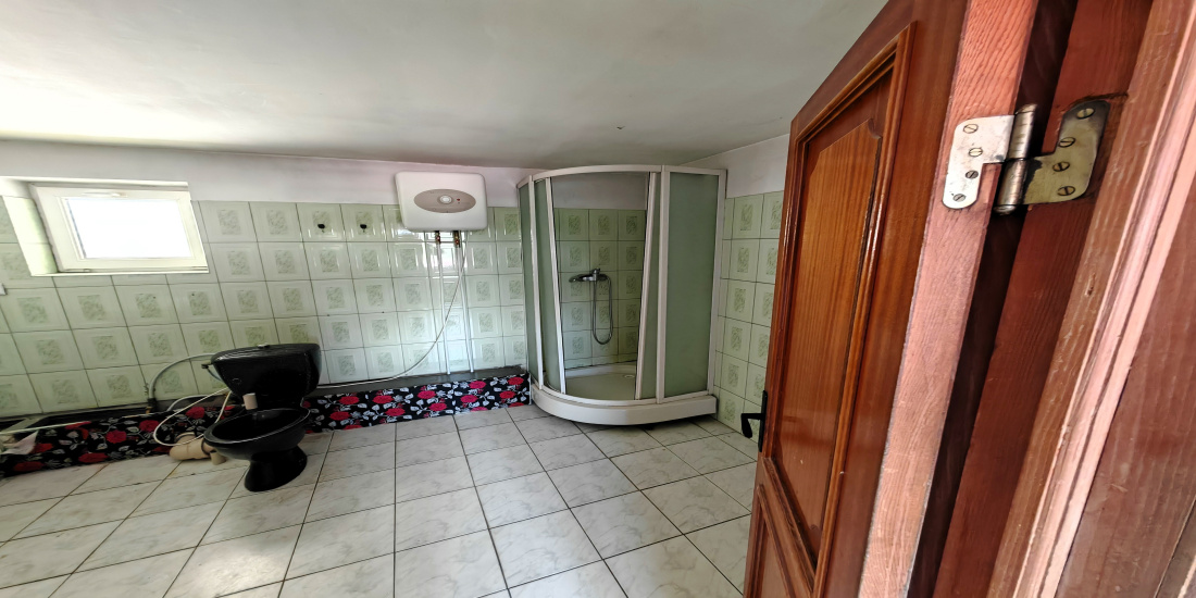 Gara, 8 Camere Camere,Spatii comerciale,Vanzare,2160